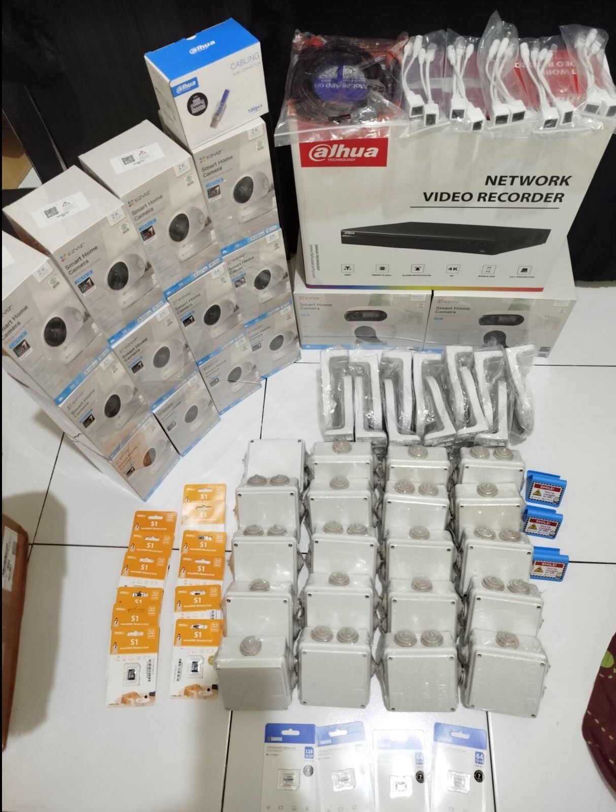 Perangkat IP camera dan network video recorder